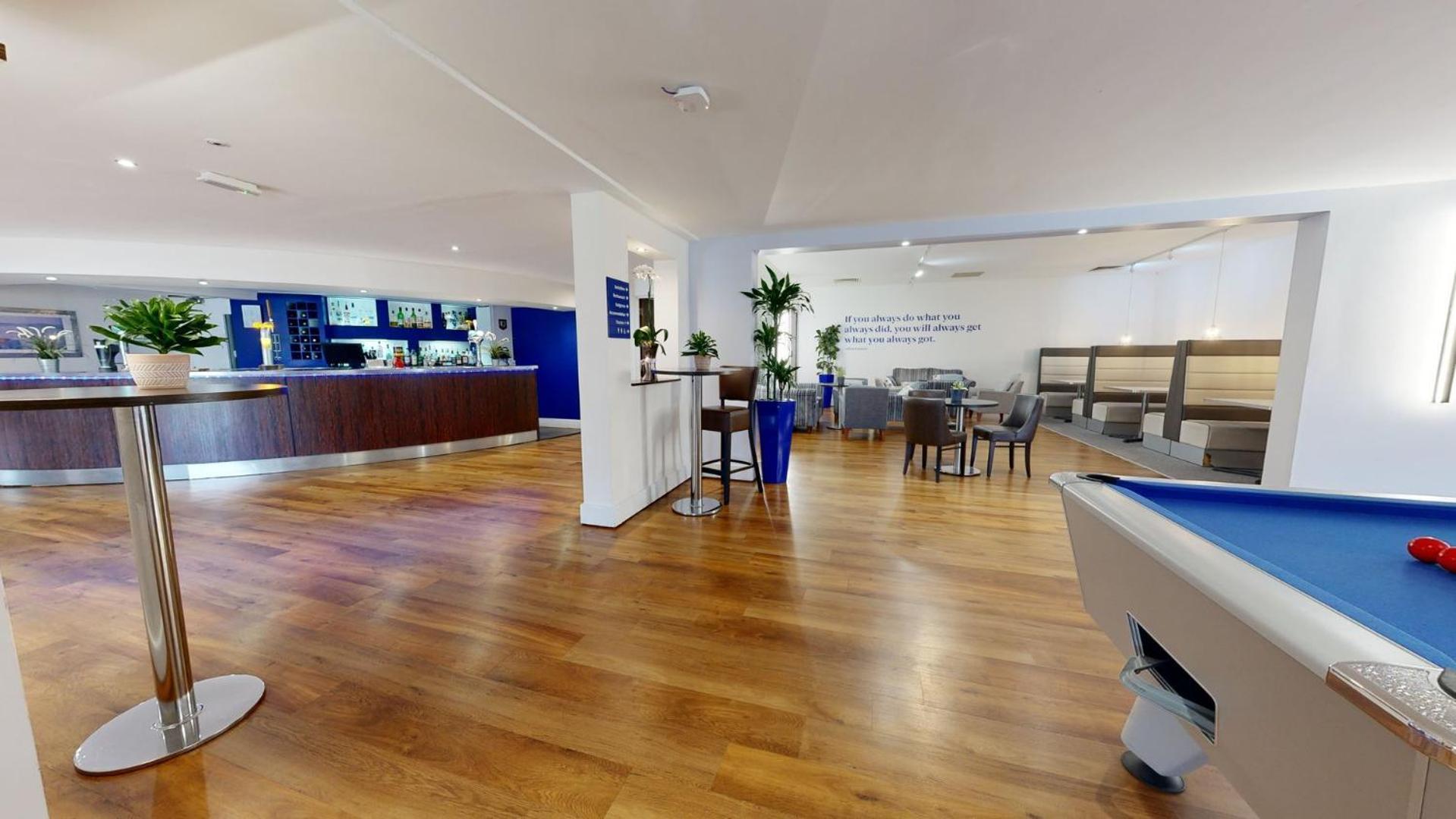 Cim Business Centre Hotel Maidenhead Exterior photo