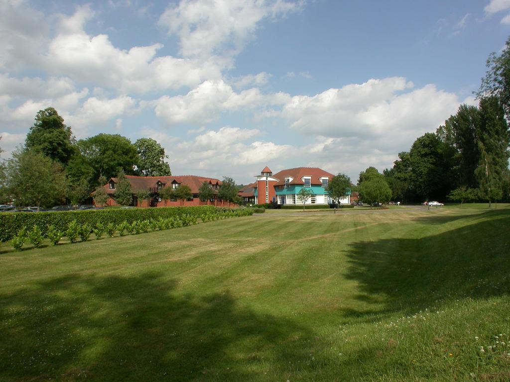 Cim Business Centre Hotel Maidenhead Exterior photo