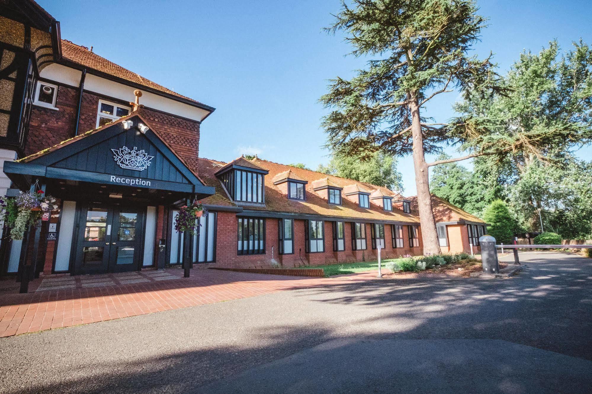 Cim Business Centre Hotel Maidenhead Exterior photo